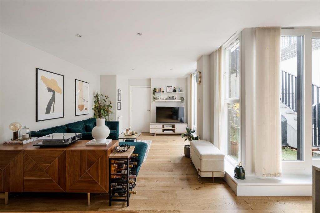 Property photo 1 of 31 Queensdown Road, E5