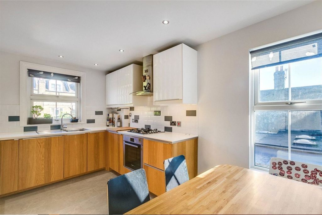 Property photo 2 of 6 Kitchen