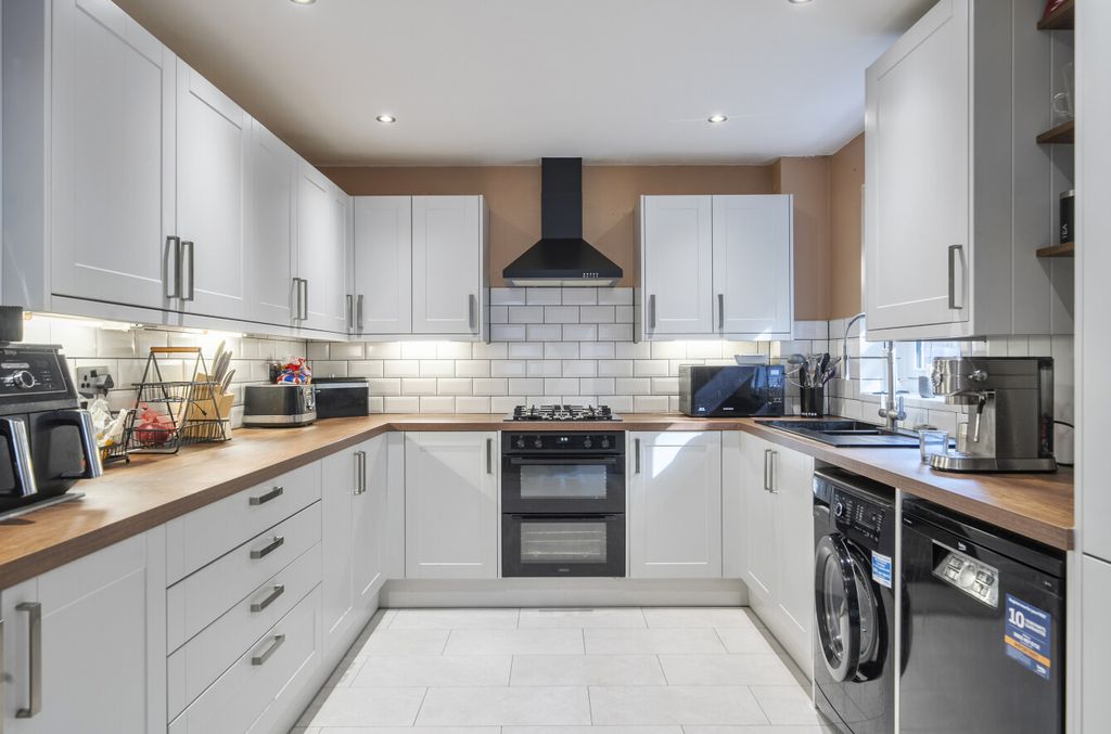Property photo 2 of 11 146694876A15615E0Fa5F