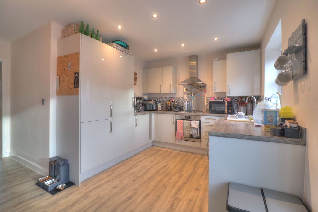 Property photo 3 of 14 Kitchen/Diner