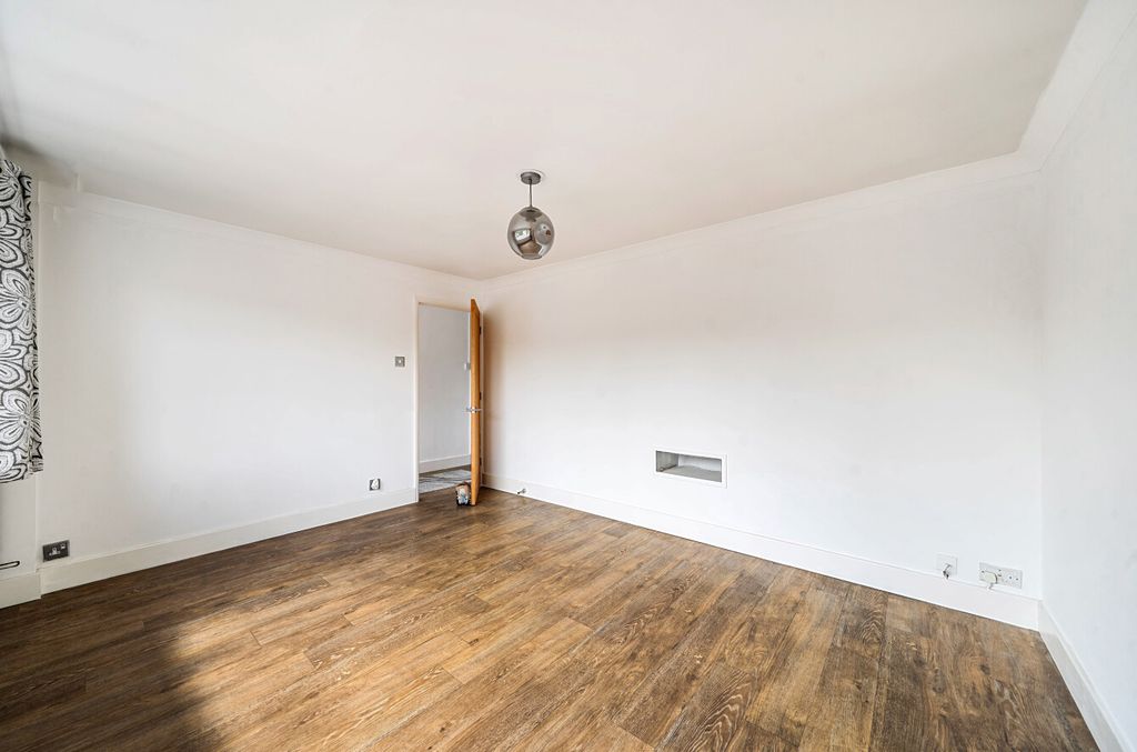 Property photo 3 of 20 Living Room