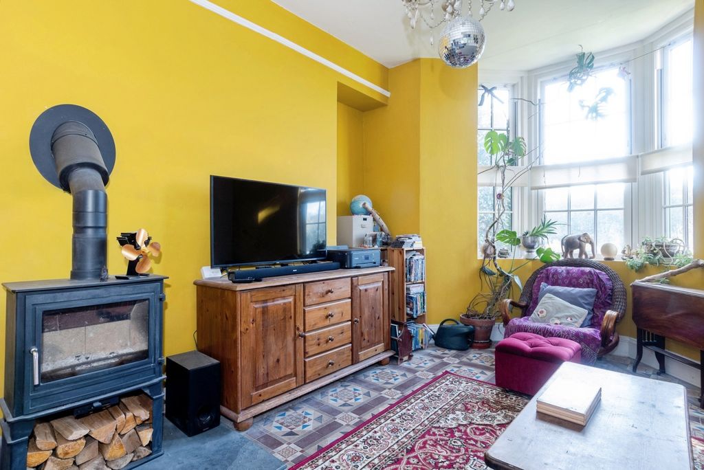 Property photo 3 of 18 Pbox-Img.Jpg