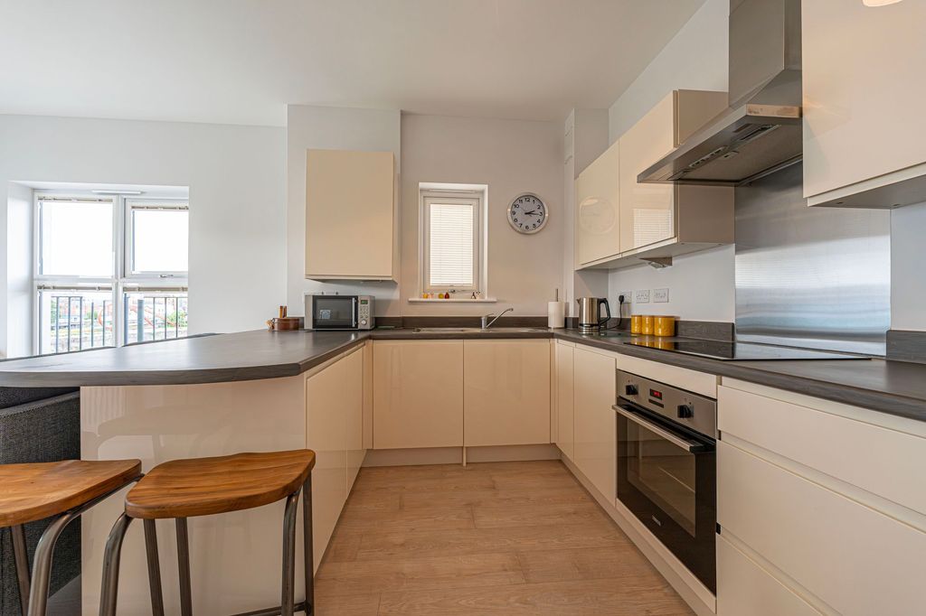 Property photo 2 of 24