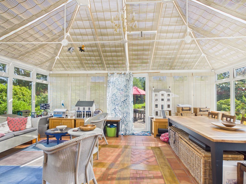 Property photo 3 of 38 Conservatory