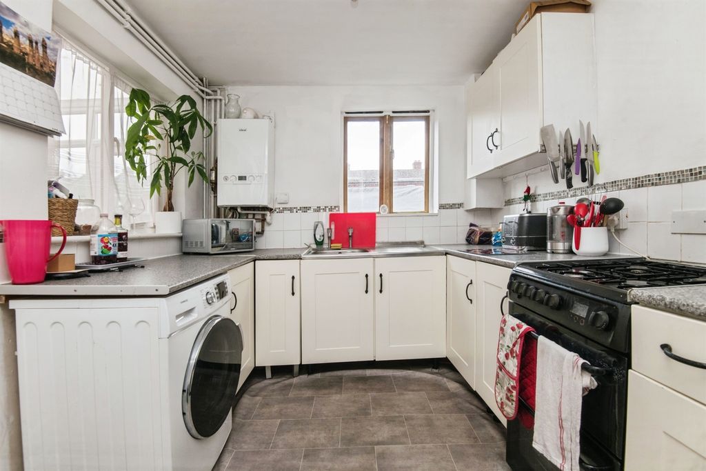 Property photo 2 of 17
