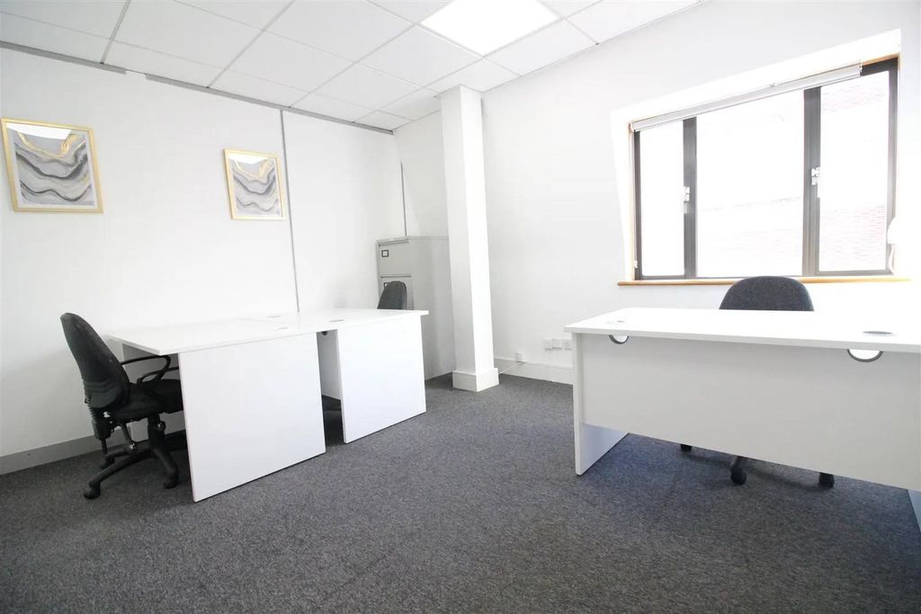 Property photo 1 of 6 4 Person Office For Rent