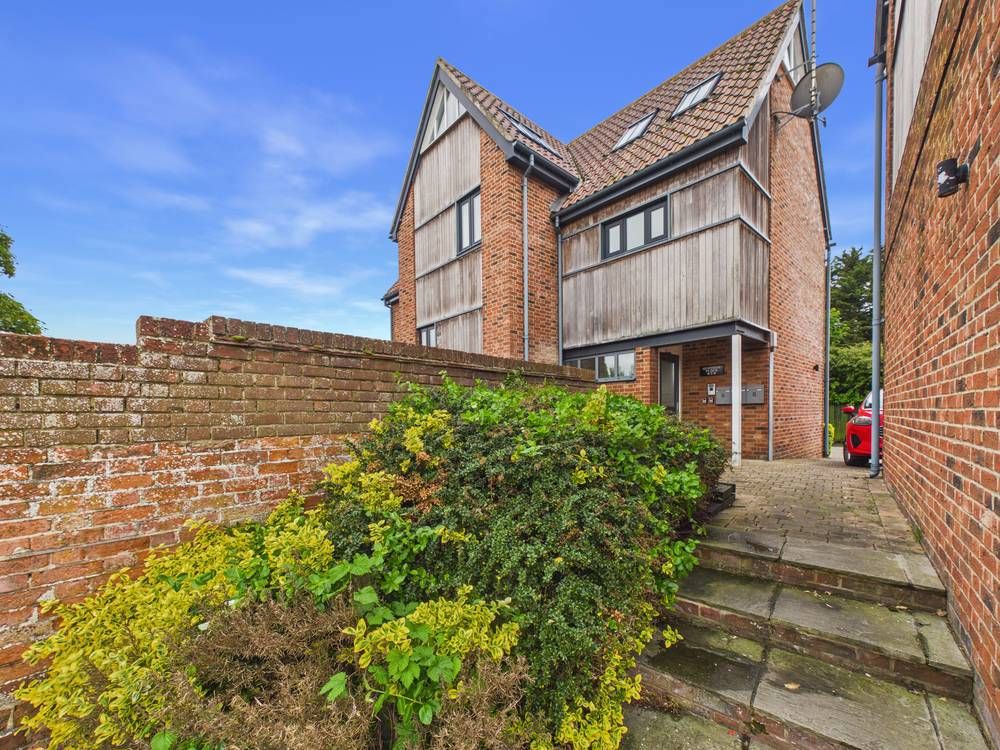 Property photo 1 of 16 Giraffe360-Still014