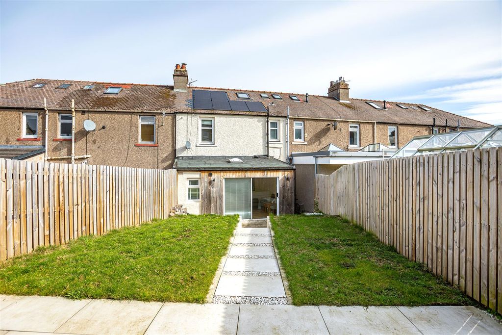 Property photo 2 of 19 39 Dean Street Galashiels 53.Jpg