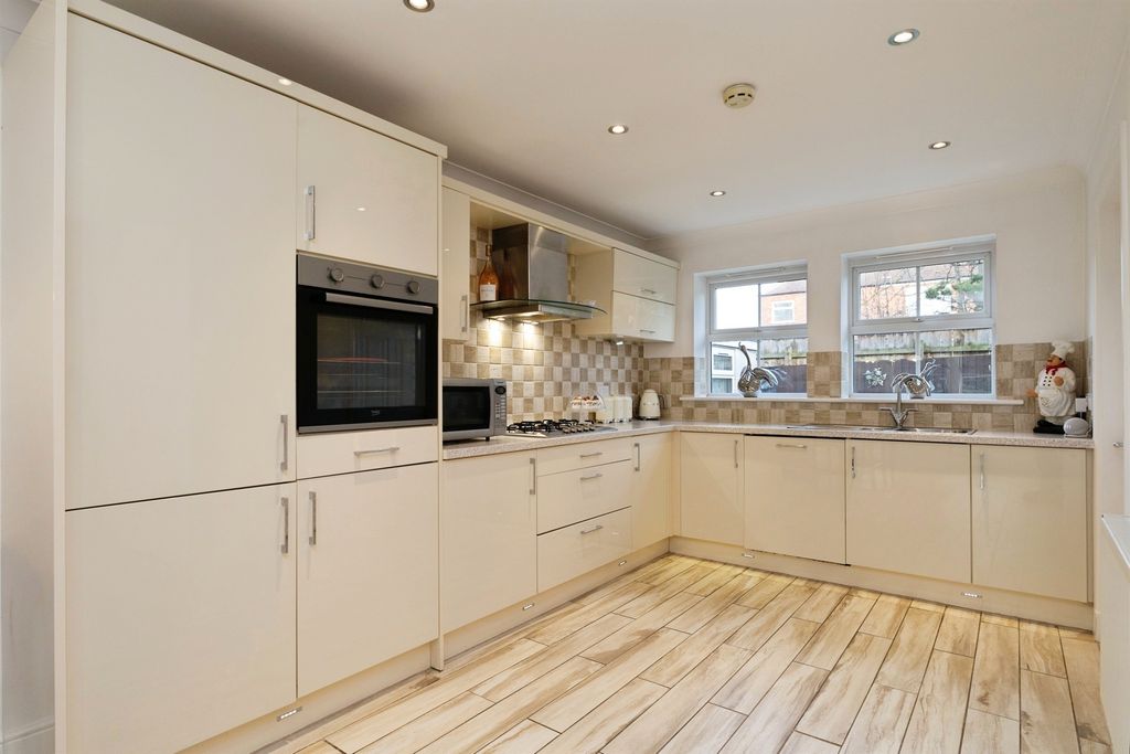 Property photo 2 of 23