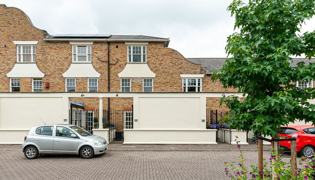 Property photo 1 of 30