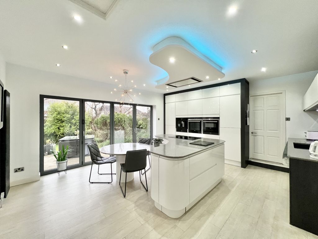 Property photo 2 of 30