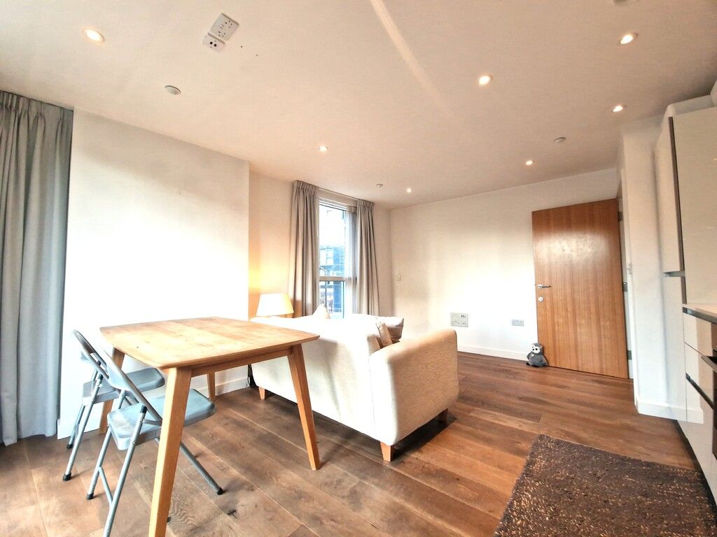 Property photo 2 of 9 Lounge