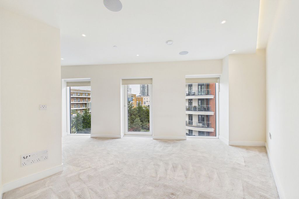 Property photo 2 of 27