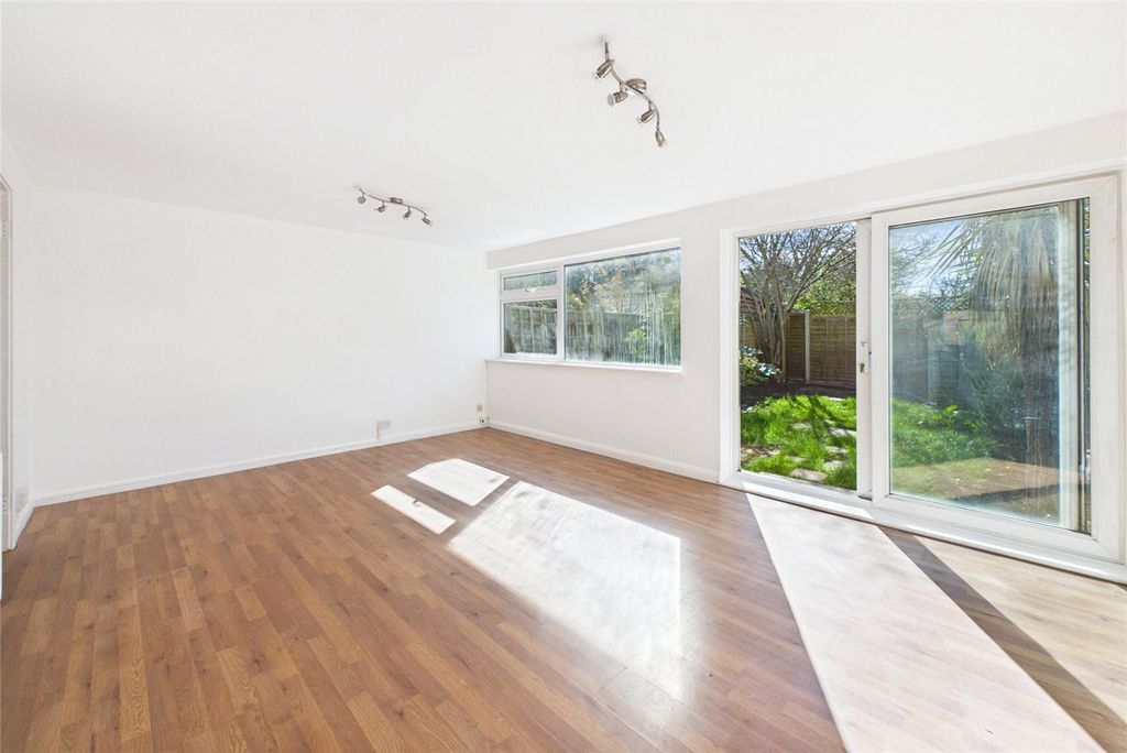 Property photo 3 of 24 Reception B