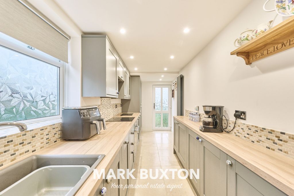 Property photo 3 of 27