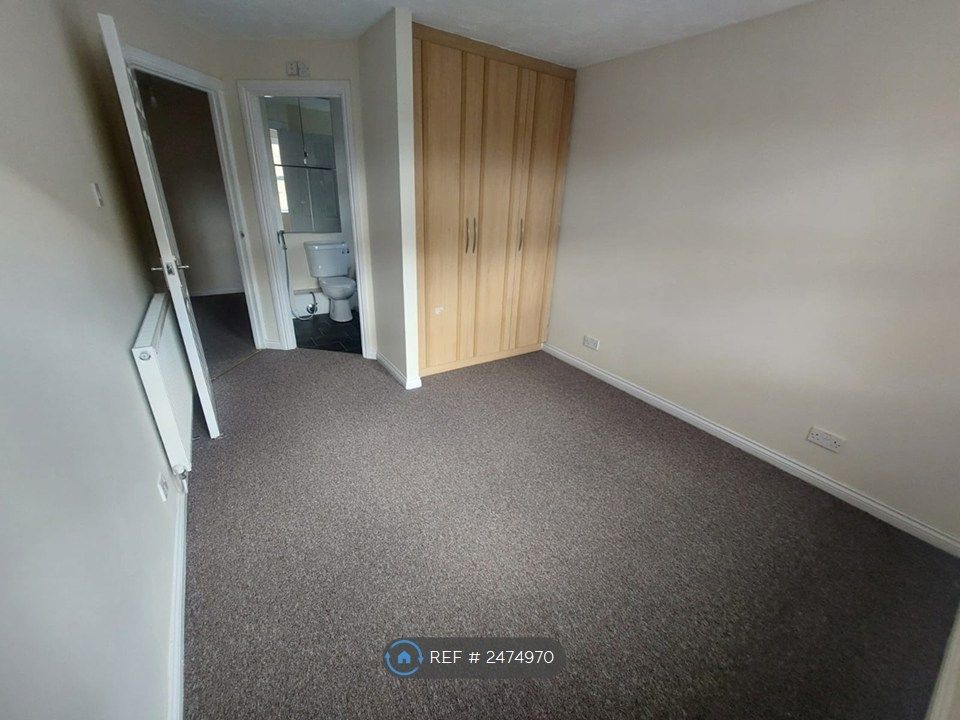 Property photo 3 of 6 Bed 1