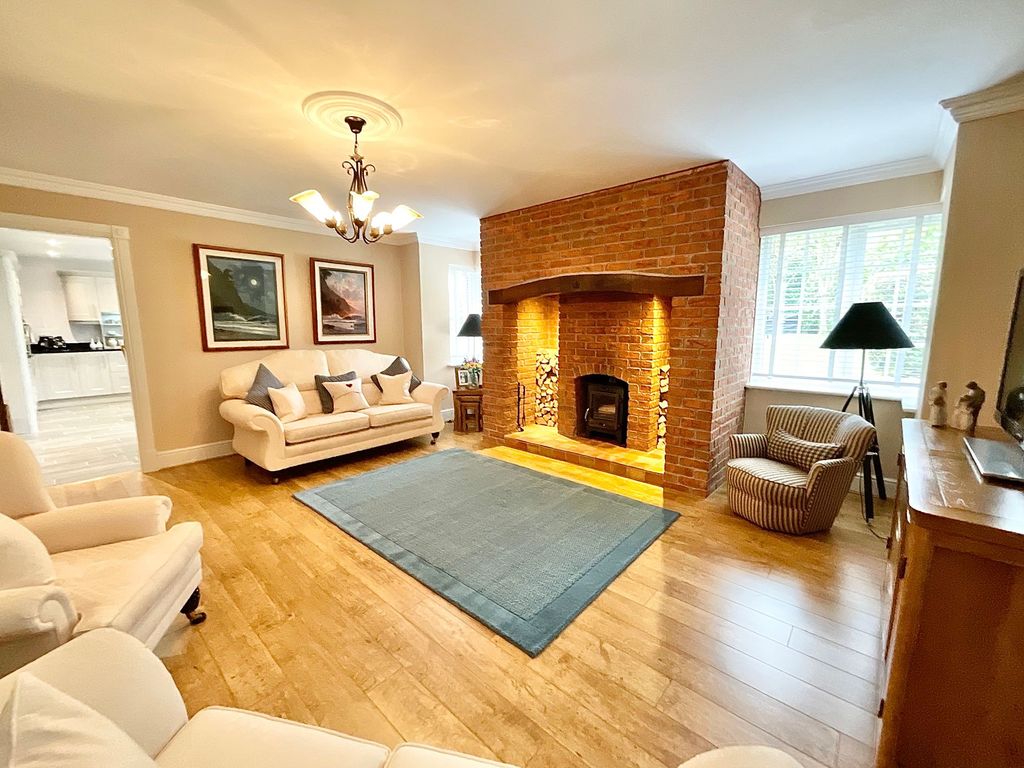 Property photo 2 of 32