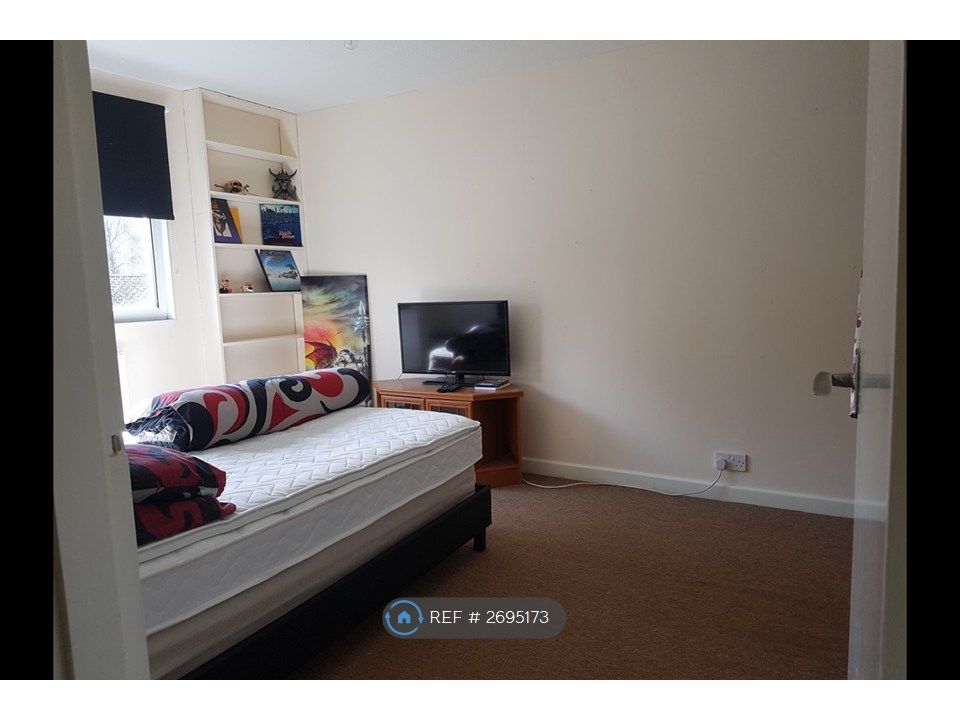 Property photo 3 of 8 Bed 2