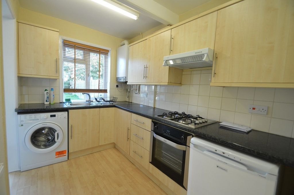 Property photo 3 of 8 Kitchen