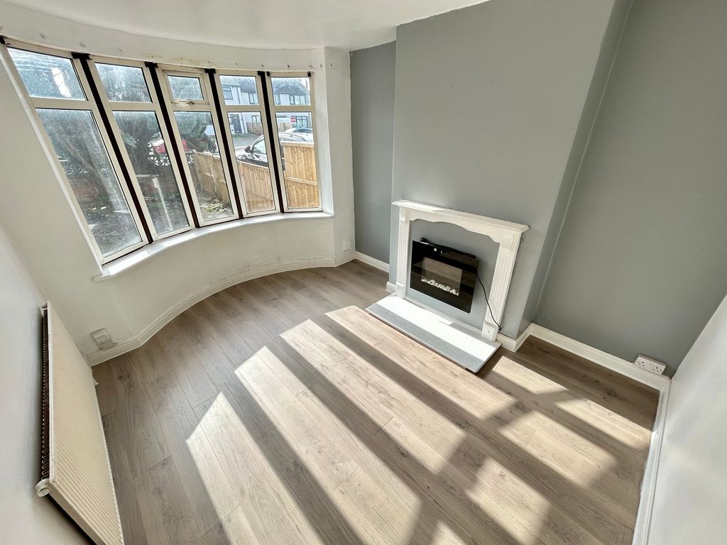 Property photo 2 of 19 Image