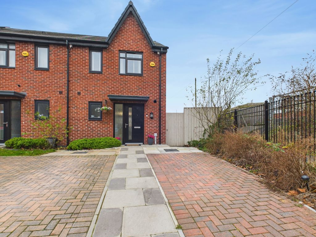 Property photo 1 of 20 Cam03729G0-Pr0202-Still028