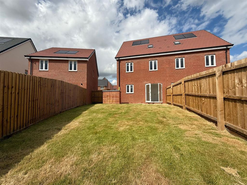 Property photo 2 of 19 35957998-2880-49B3-A42B-6A9A67F7977A.Jpg