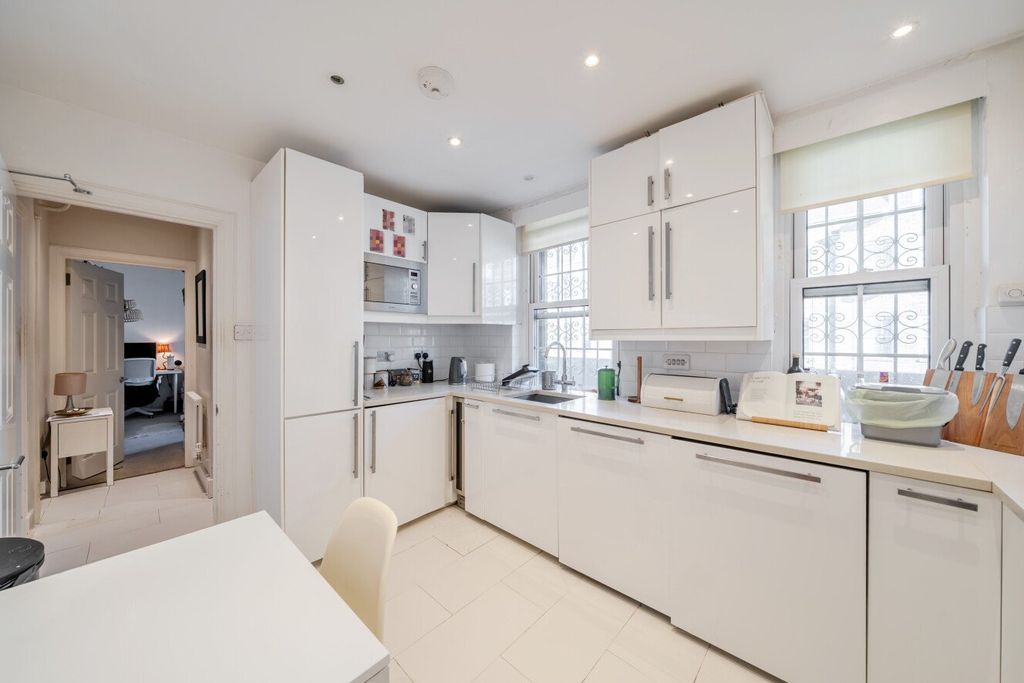 Property photo 2 of 16 Picture No. 14