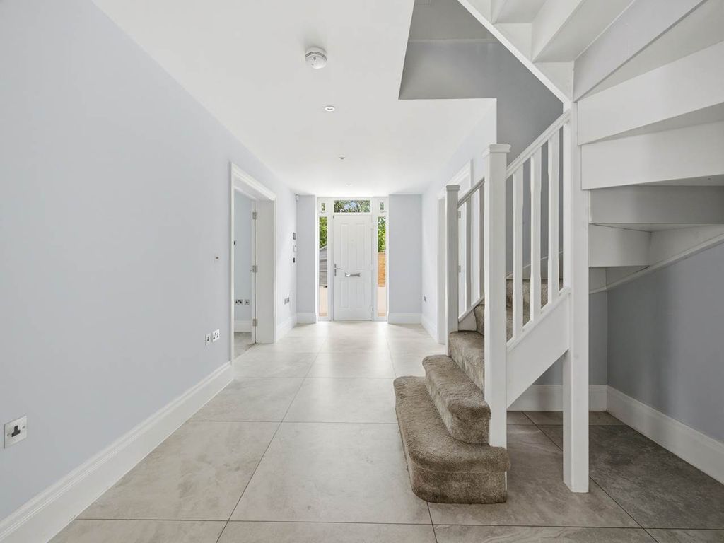 Property photo 2 of 20 56 The Drive-3-2