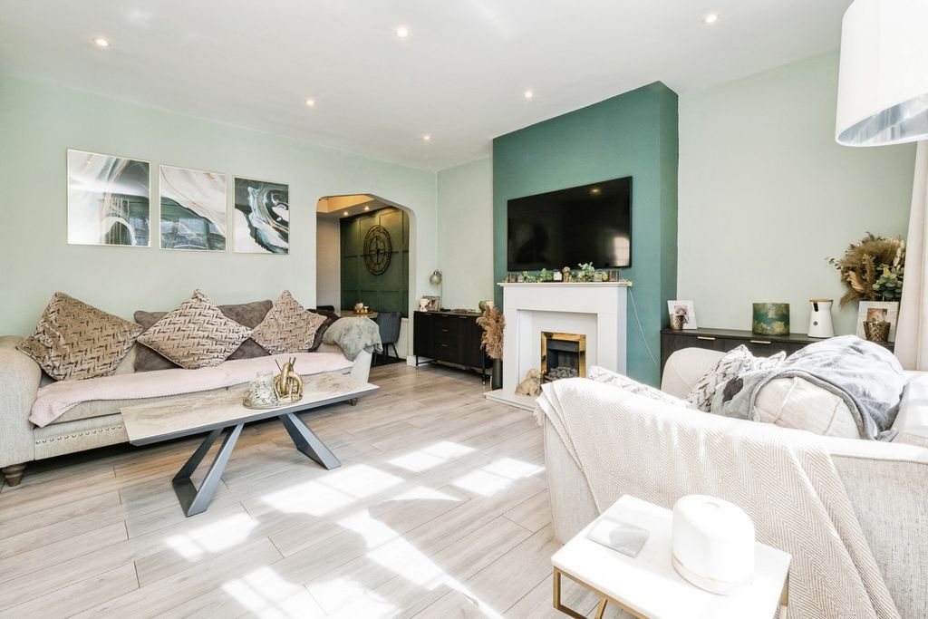 Property photo 2 of 23 Pbox-Img.Jpg