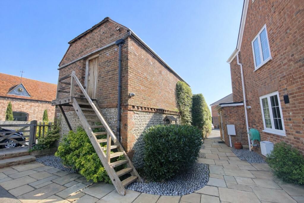 Property photo 3 of 23