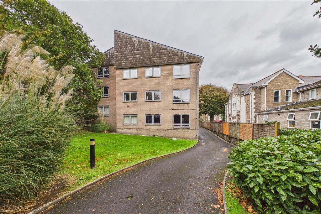 Property photo 3 of 21 Flat 8 Knightstone View, 15, Grove Park Road, West