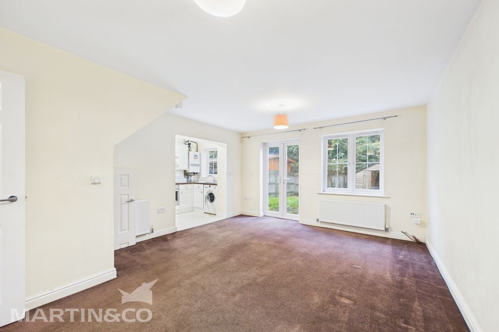 Property photo 3 of 12 Cam01953G0-Pr0114-Still017