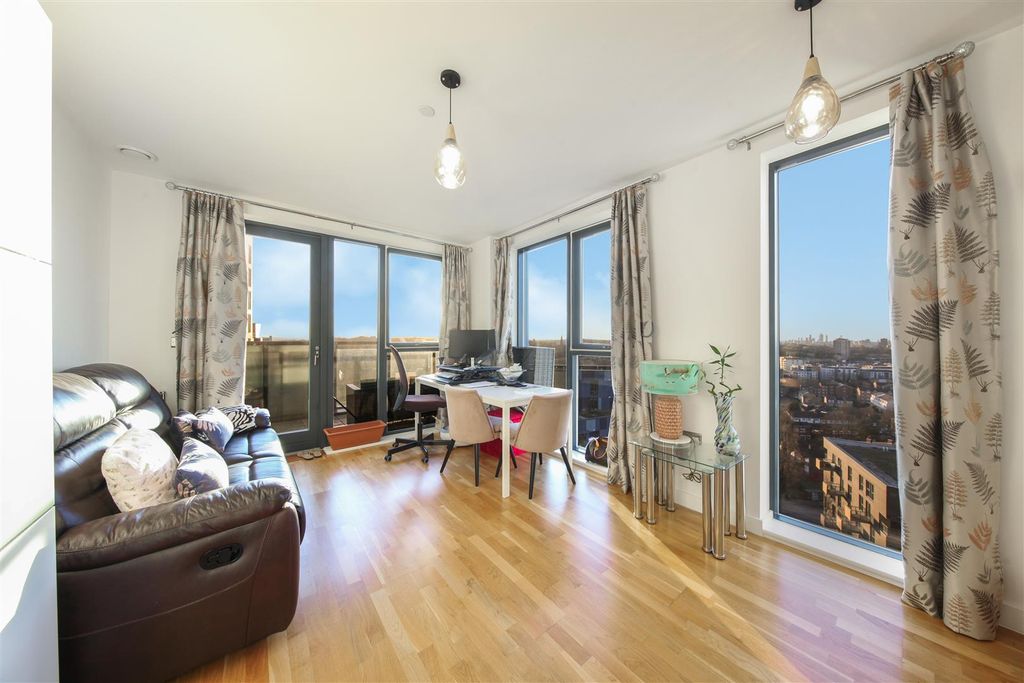 Property photo 3 of 13 Flat 66, Centenary Heights - A5x2Eve5Tggpeqxgblyb.