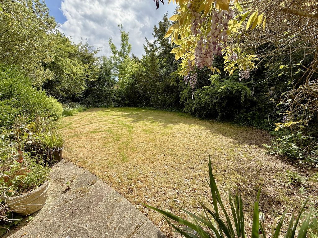 Property photo 2 of 12