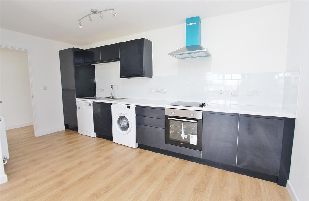 Property photo 2 of 6 Kitchen