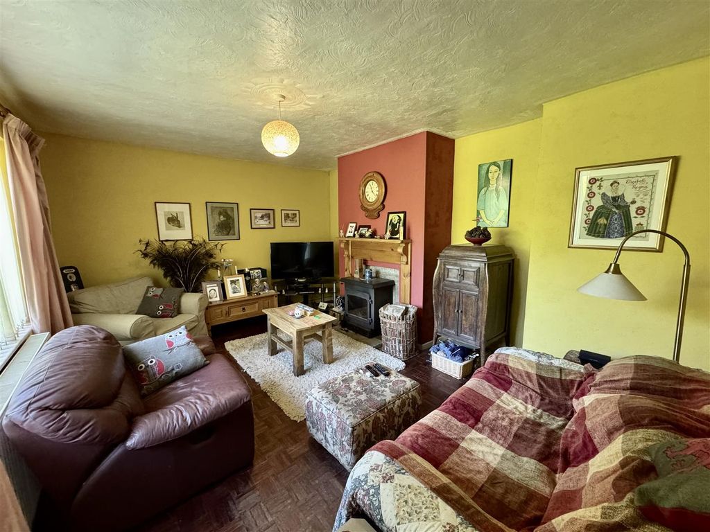 Property photo 2 of 14 Lounge