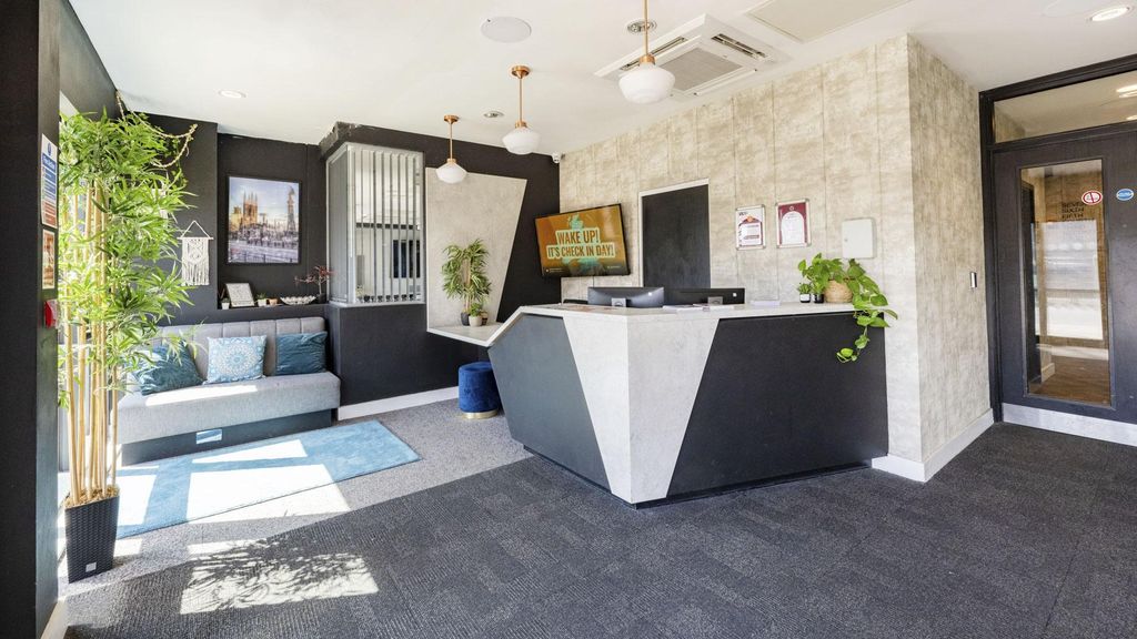 Property photo 1 of 32