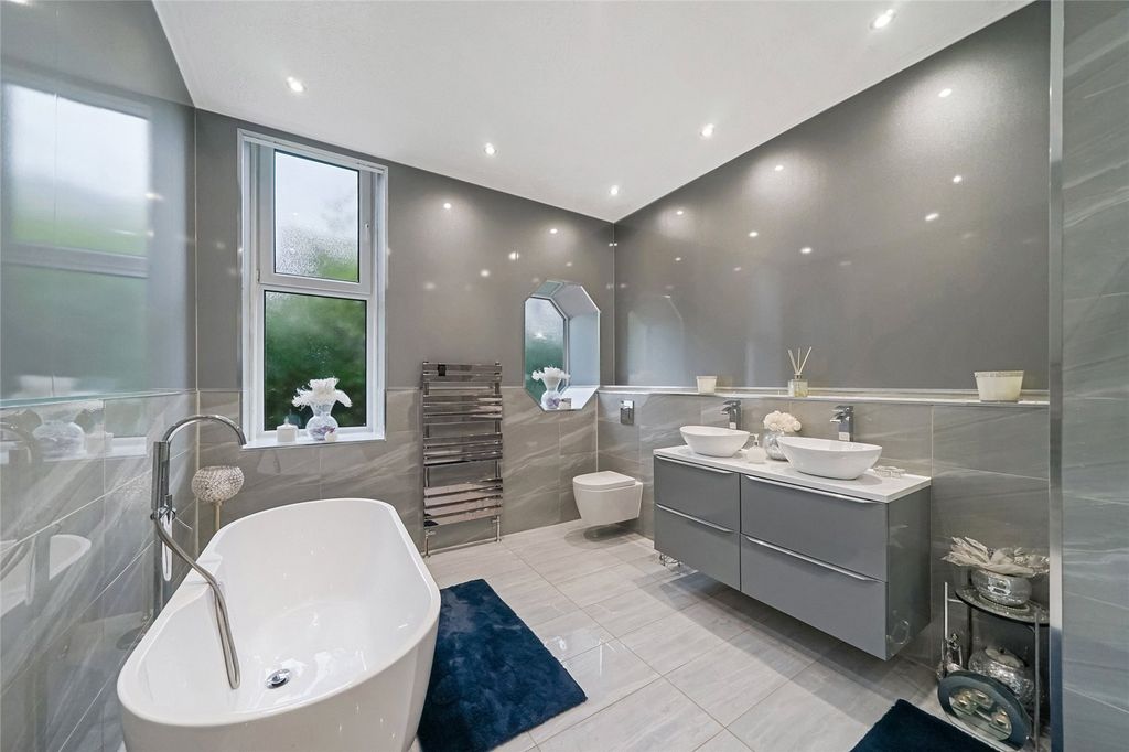 Property photo 3 of 38 Bathroom