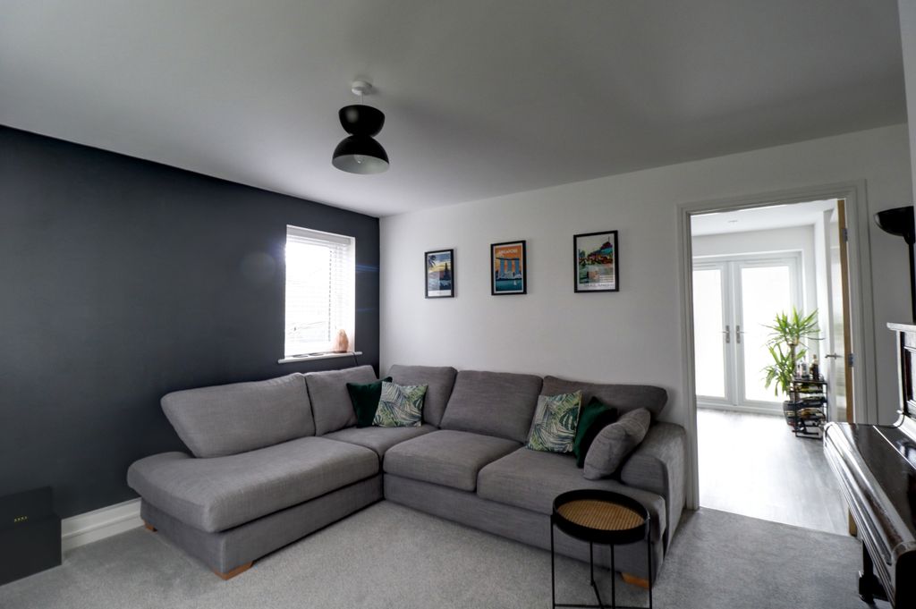 Property photo 3 of 21 Lounge 1.2