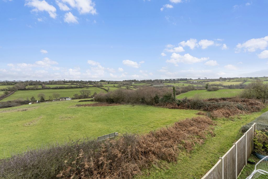 Property photo 2 of 29