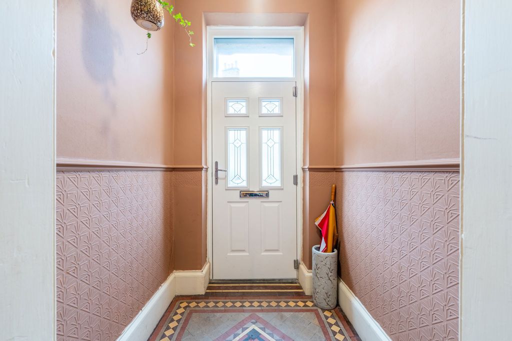 Property photo 3 of 27