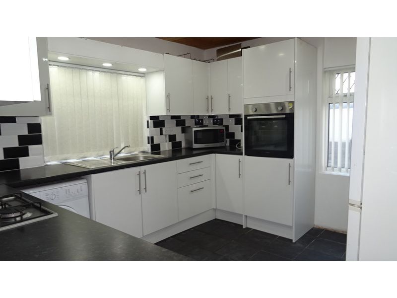 Property photo 2 of 12 Kitchen