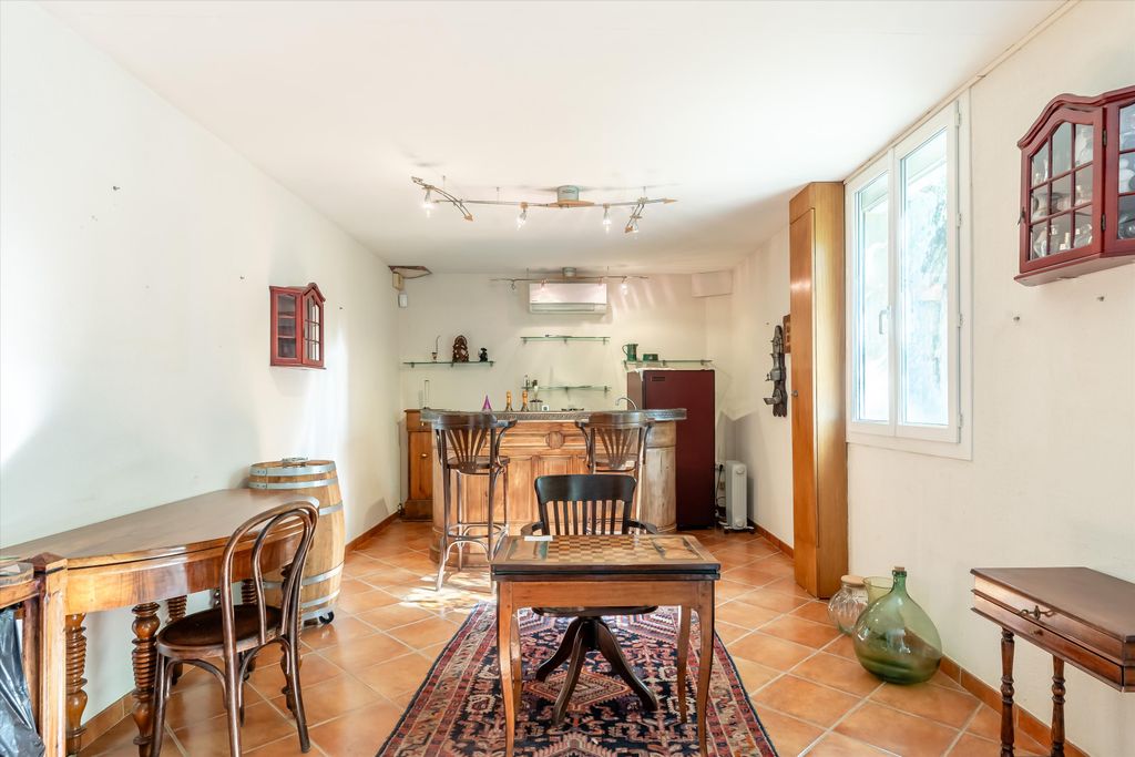 Property photo 3 of 19 Image
