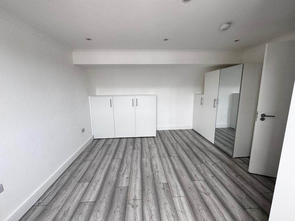 Property photo 2 of 14 Photo 5