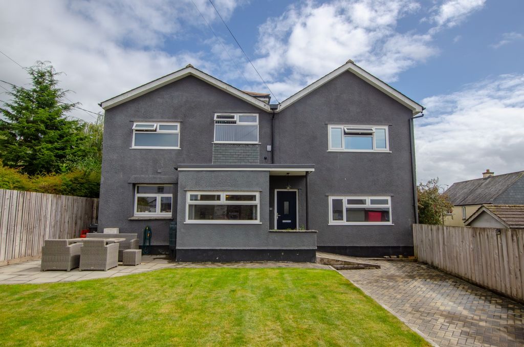 Property photo 1 of 17 32 Rhind Street Tps Bodmin Branch 01208 872728-15