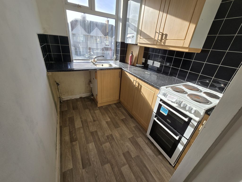 Property photo 2 of 16 Top Flat, 23 Haddon Road, Bispham, Blackpool, Lancashire, Fy2 9Ah - R241218 155 (11).Jpg