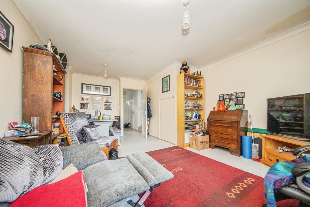 Property photo 3 of 18