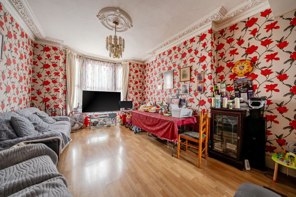 Property photo 2 of 11 Reception