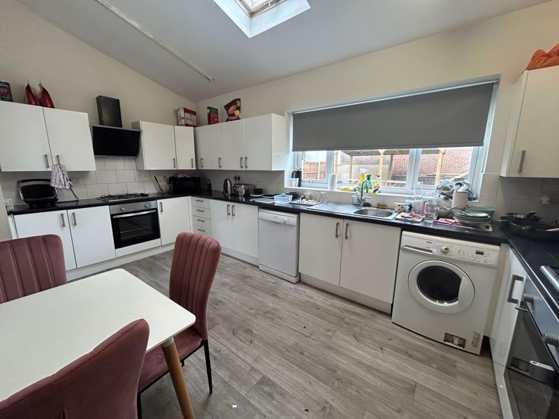 Property photo 1 of 10 Photo 4