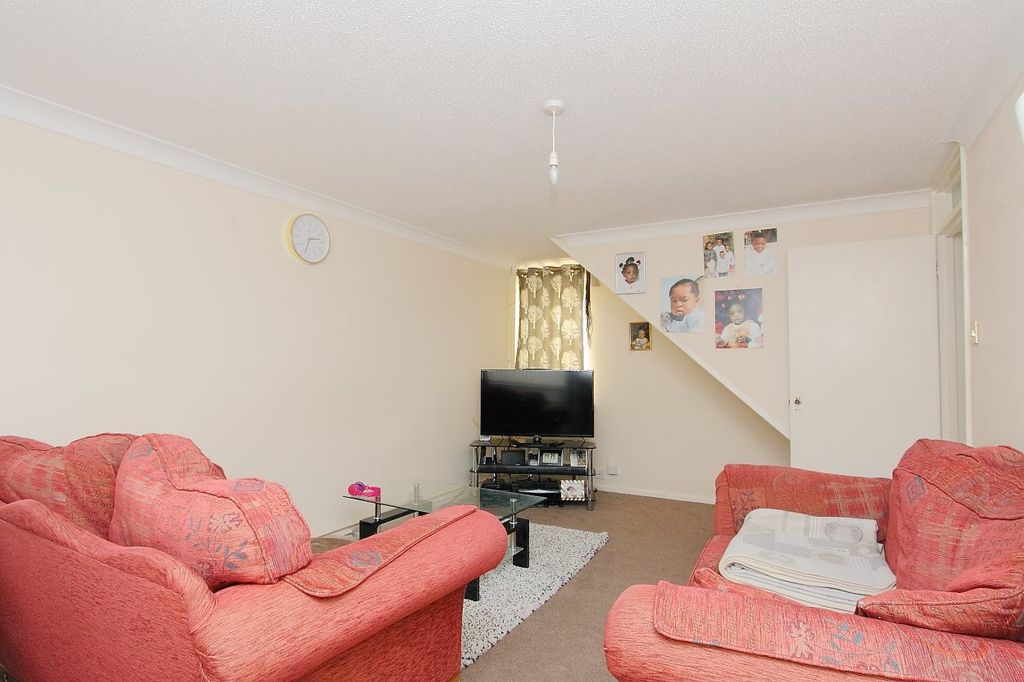 Property photo 2 of 11 8 Goddard Sq Sit1